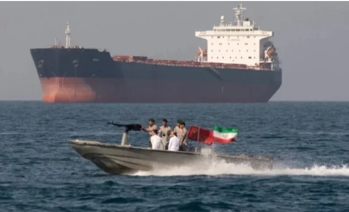 400 مليون دولار يومياً.. فاتورة الحصار الأمريكي على إيران